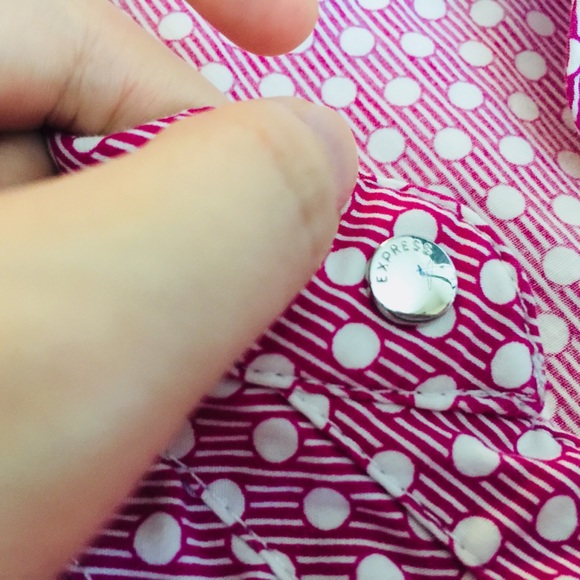 Express sleeveless geometric blouse - Picture 4 of 8